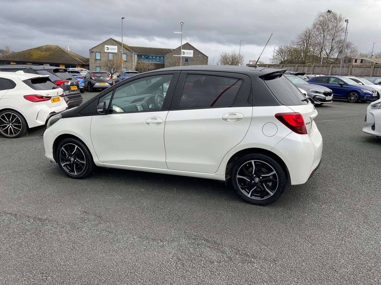 2016 TOYOTA YARIS 2016 TOYOTA YARIS