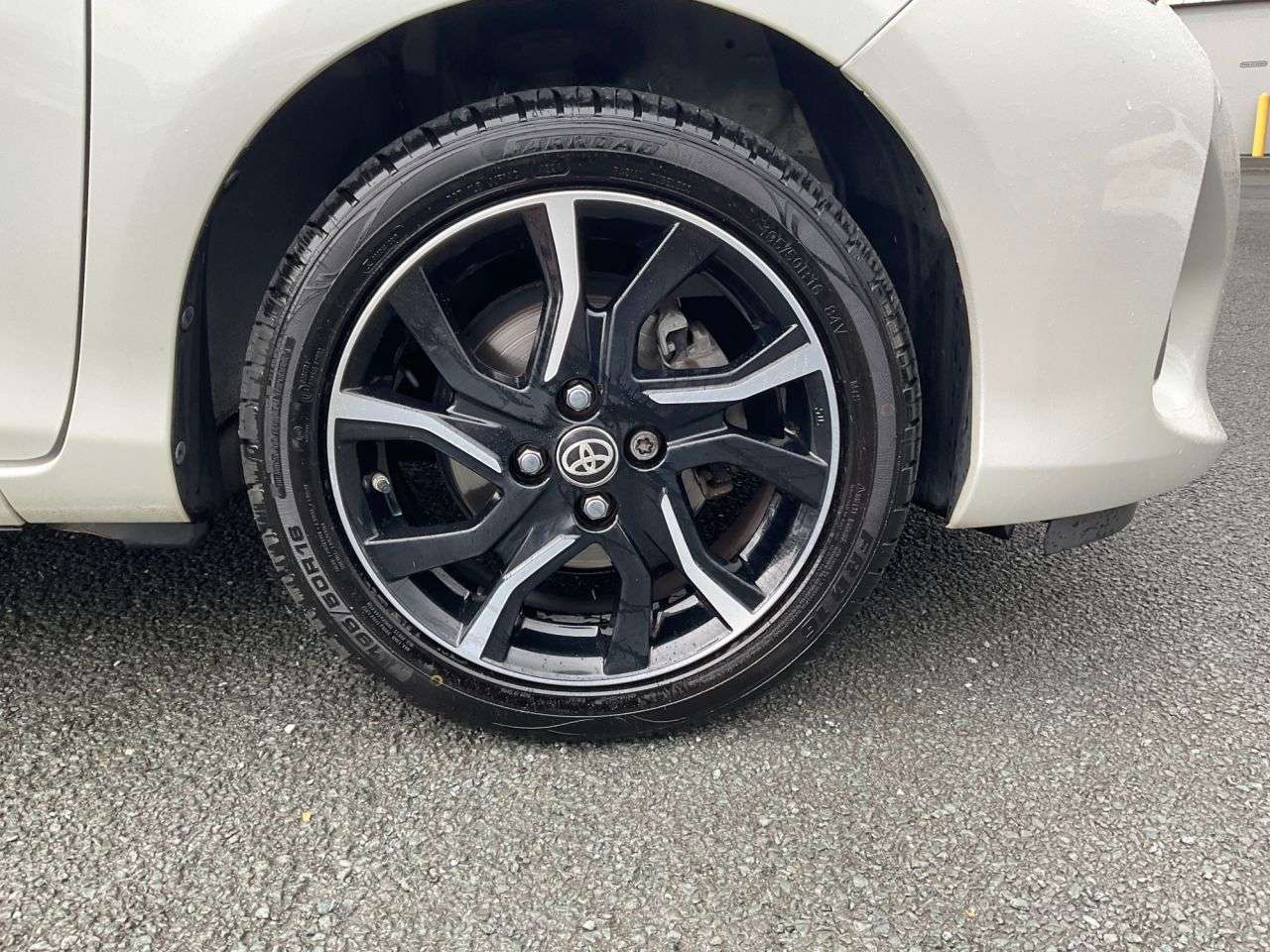 2016 TOYOTA YARIS 2016 TOYOTA YARIS