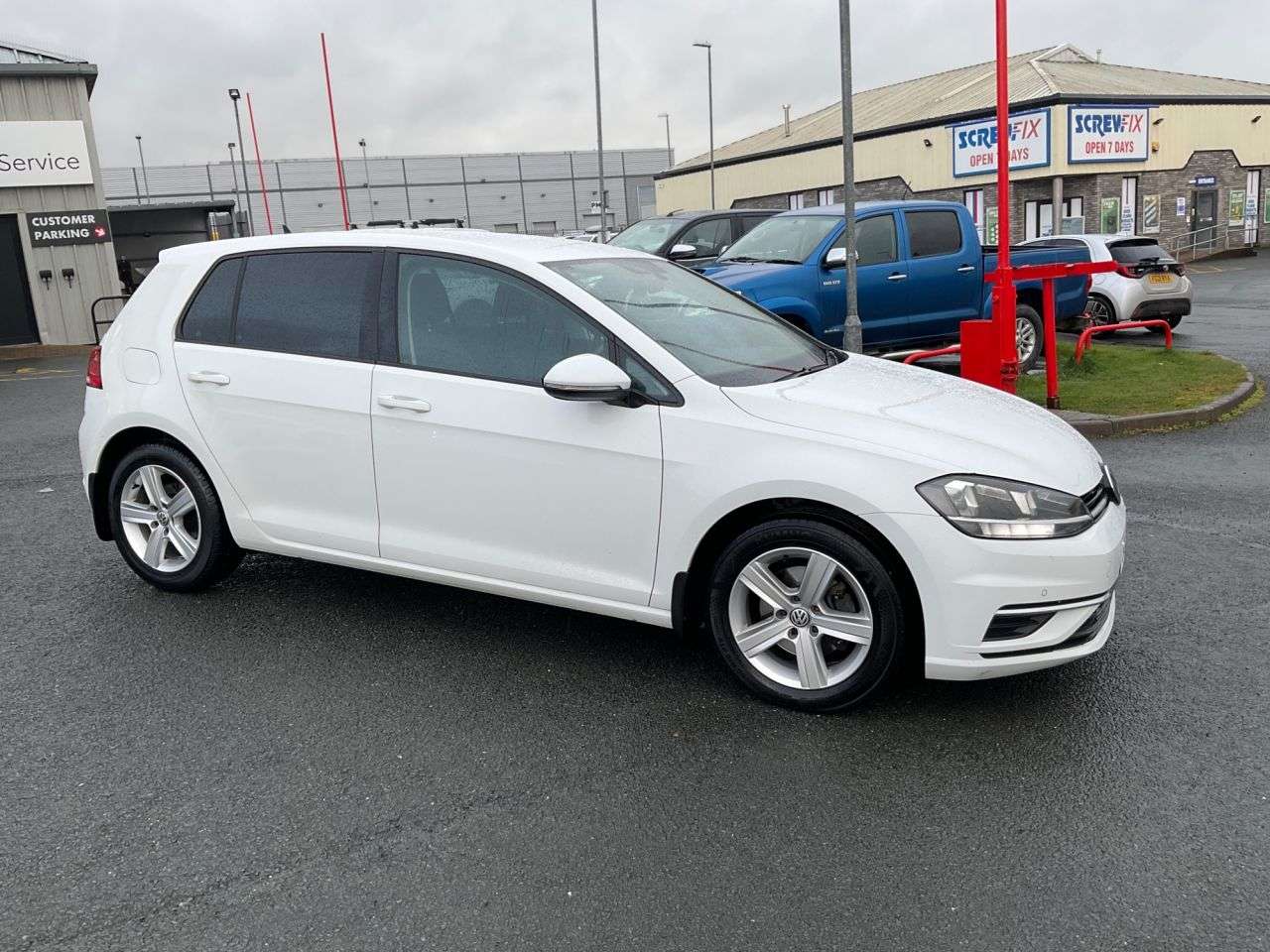 A 2017 VOLKSWAGEN GOLF 1.6 TDI SE Nav Hatchback 5dr Diesel DSG Euro 6 (s/s) (115 ps) A 2017 VOLKSWAGEN GOLF 1.6 TDI SE Nav Hatchback 5dr Diesel DSG Euro 6 (s/s) (115 ps)