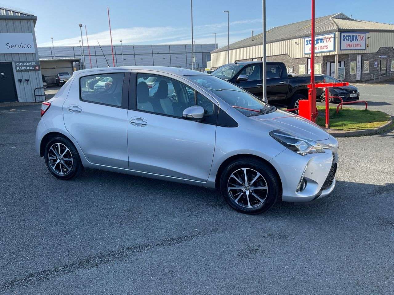 A 2018 TOYOTA YARIS 1.5 VVT-i Icon Tech Hatchback 5dr Petrol Manual Euro 6 (111 ps) A 2018 TOYOTA YARIS 1.5 VVT-i Icon Tech Hatchback 5dr Petrol Manual Euro 6 (111 ps)