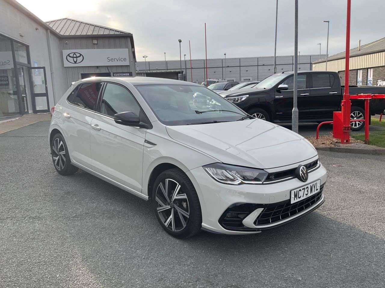 A 2023 VOLKSWAGEN POLO 1.0 TSI R-Line Hatchback 5dr Petrol Manual Euro 6 (s/s) (95 ps) A 2023 VOLKSWAGEN POLO 1.0 TSI R-Line Hatchback 5dr Petrol Manual Euro 6 (s/s) (95 ps)