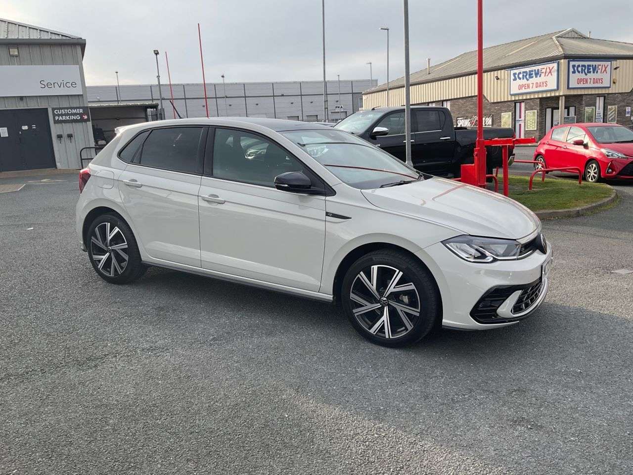 A 2023 VOLKSWAGEN POLO 1.0 TSI R-Line Hatchback 5dr Petrol Manual Euro 6 (s/s) (95 ps) A 2023 VOLKSWAGEN POLO 1.0 TSI R-Line Hatchback 5dr Petrol Manual Euro 6 (s/s) (95 ps)