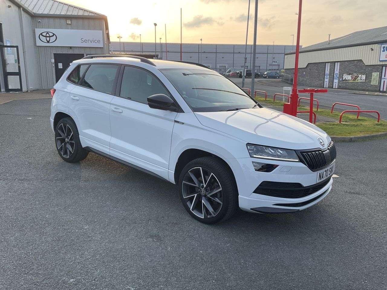 A 2020 SKODA KAROQ 2.0 TDI SportLine SUV 5dr Diesel DSG 4WD Euro 6 (s/s) (150 ps) A 2020 SKODA KAROQ 2.0 TDI SportLine SUV 5dr Diesel DSG 4WD Euro 6 (s/s) (150 ps)