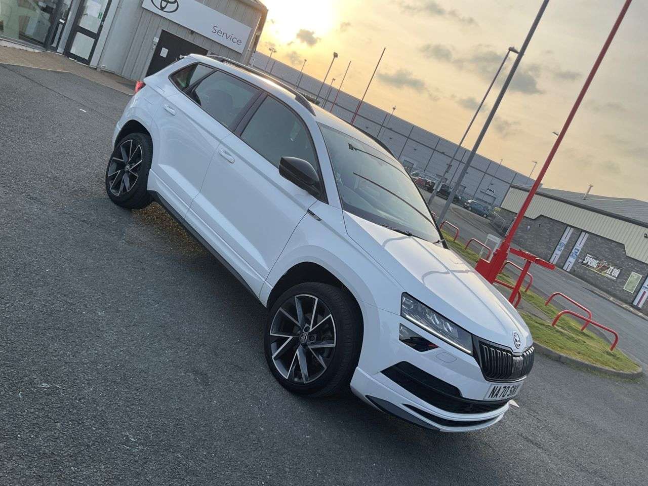 A 2020 SKODA KAROQ 2.0 TDI SportLine SUV 5dr Diesel DSG 4WD Euro 6 (s/s) (150 ps) A 2020 SKODA KAROQ 2.0 TDI SportLine SUV 5dr Diesel DSG 4WD Euro 6 (s/s) (150 ps)