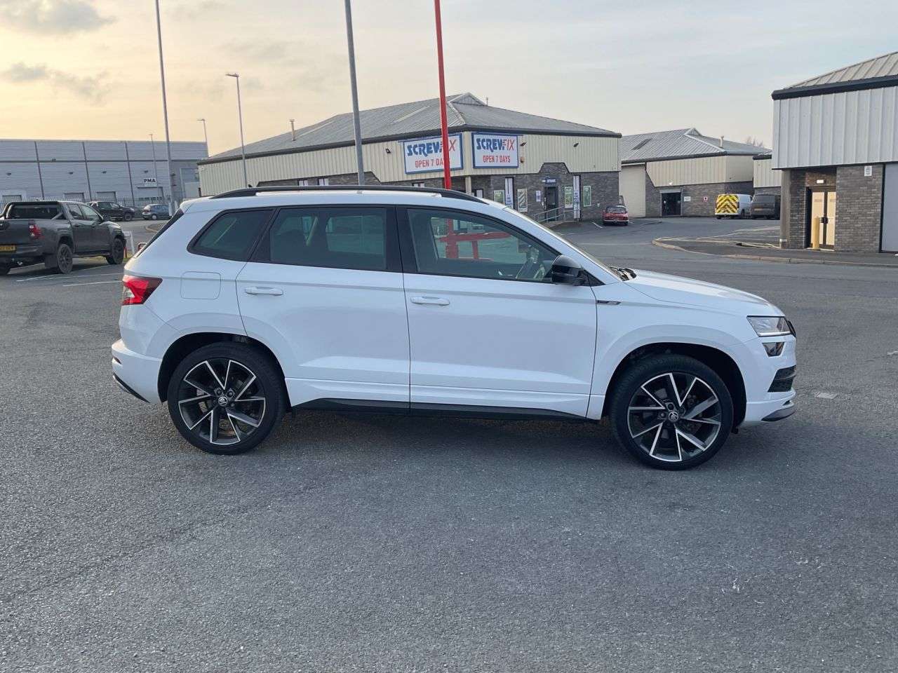 A 2020 SKODA KAROQ 2.0 TDI SportLine SUV 5dr Diesel DSG 4WD Euro 6 (s/s) (150 ps) A 2020 SKODA KAROQ 2.0 TDI SportLine SUV 5dr Diesel DSG 4WD Euro 6 (s/s) (150 ps)