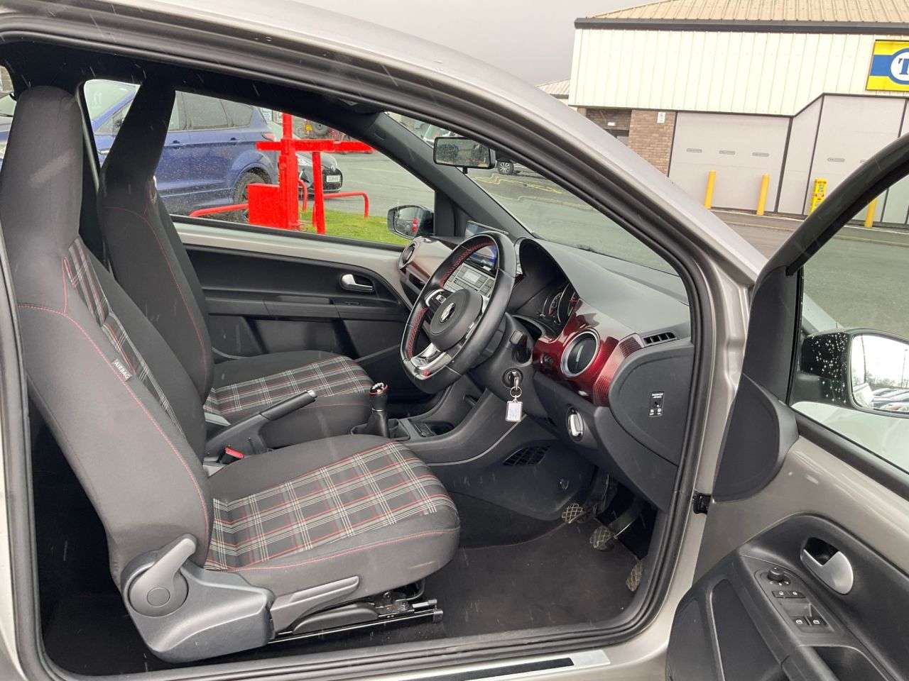 2021 VOLKSWAGEN UP! 2021 VOLKSWAGEN UP!