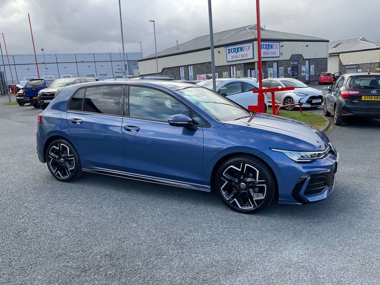 A 2025 VOLKSWAGEN GOLF 1.5 eTSI MHEV R-Line Hatchback 5dr Petrol Hybrid DSG Euro 6 (s/s) (150 ps) A 2025 VOLKSWAGEN GOLF 1.5 eTSI MHEV R-Line Hatchback 5dr Petrol Hybrid DSG Euro 6 (s/s) (150 ps)