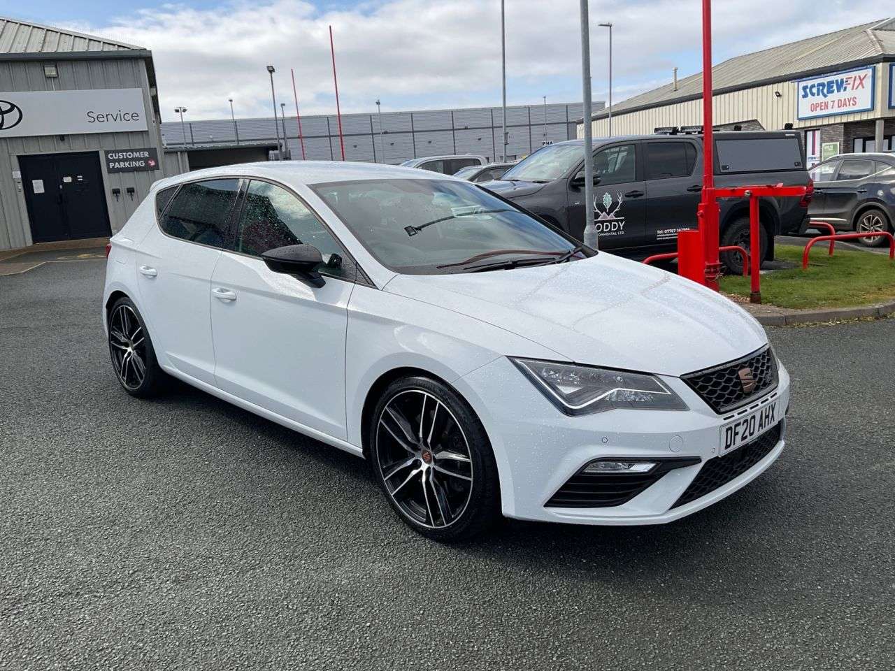 A 2020 SEAT LEON 2.0 TSI Cupra 290 Hatchback 5dr Petrol DSG Euro 6 (s/s) (290 ps) A 2020 SEAT LEON 2.0 TSI Cupra 290 Hatchback 5dr Petrol DSG Euro 6 (s/s) (290 ps)