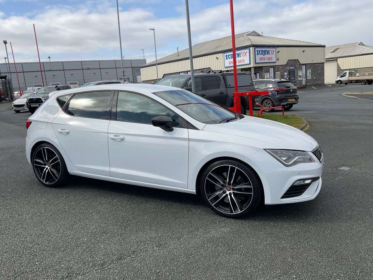 A 2020 SEAT LEON 2.0 TSI Cupra 290 Hatchback 5dr Petrol DSG Euro 6 (s/s) (290 ps) A 2020 SEAT LEON 2.0 TSI Cupra 290 Hatchback 5dr Petrol DSG Euro 6 (s/s) (290 ps)