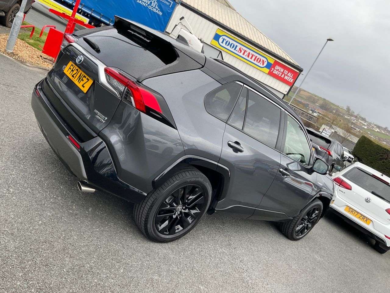 A 2021 TOYOTA RAV4 2.5 VVT-h GPF Dynamic SUV 5dr Petrol Hybrid CVT 4WD Euro 6 (s/s) (222 ps) H A 2021 TOYOTA RAV4 2.5 VVT-h GPF Dynamic SUV 5dr Petrol Hybrid CVT 4WD Euro 6 (s/s) (222 ps) H