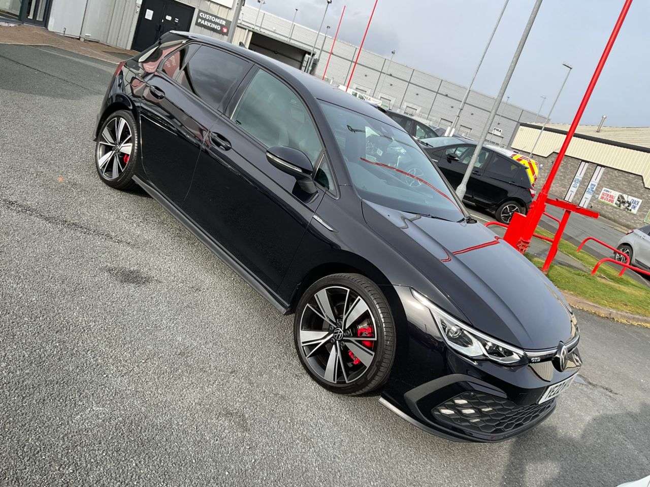 A 2022 VOLKSWAGEN GOLF 2.0 TDI GTD Hatchback 5dr Diesel DSG Euro 6 (s/s) (200 ps) A 2022 VOLKSWAGEN GOLF 2.0 TDI GTD Hatchback 5dr Diesel DSG Euro 6 (s/s) (200 ps)