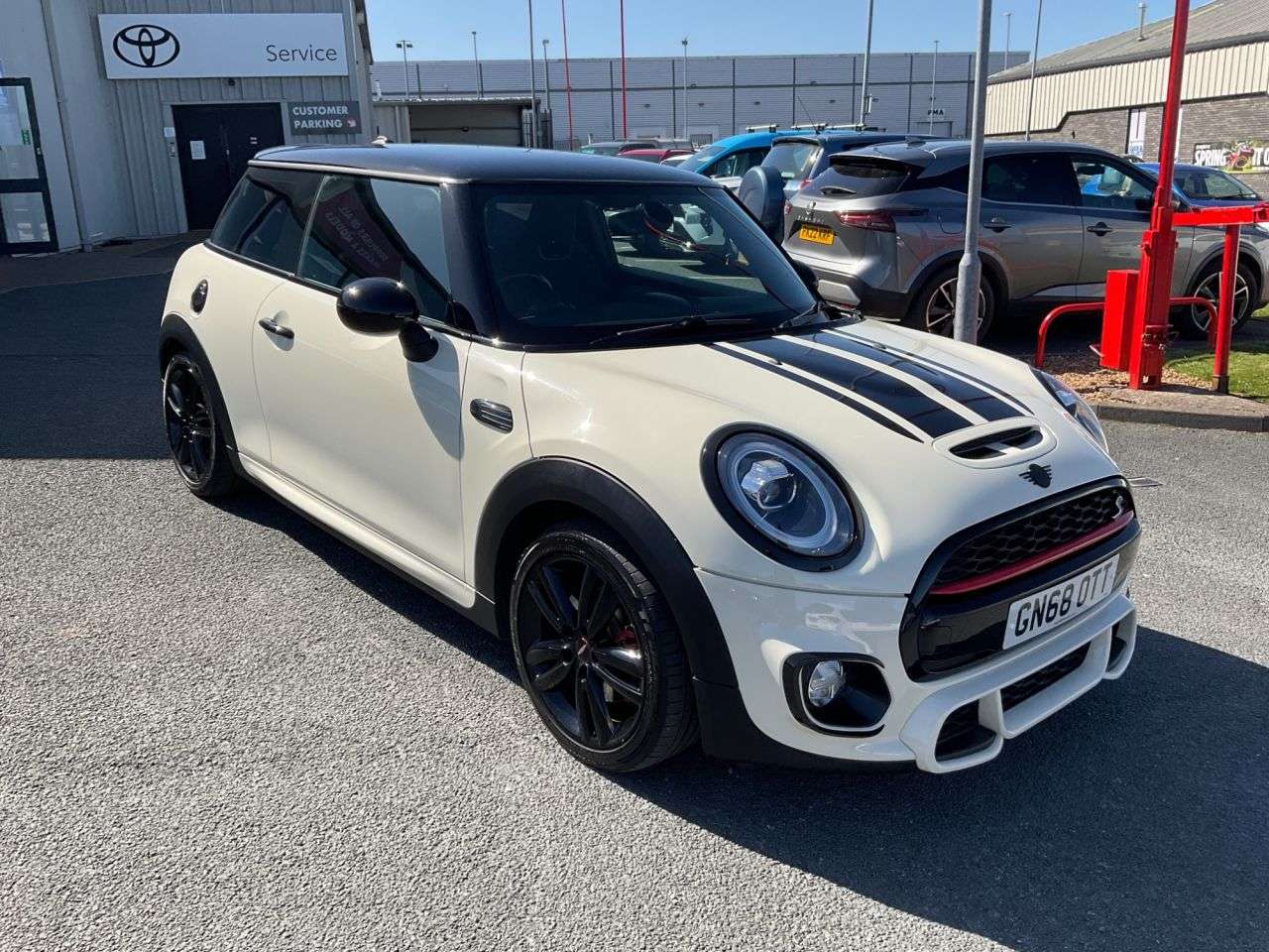 A 2018 MINI HATCH 2.0 Cooper S GPF Hatchback 3dr Petrol Manual Euro 6 (s/s) (192 ps) Nav Sens A 2018 MINI HATCH 2.0 Cooper S GPF Hatchback 3dr Petrol Manual Euro 6 (s/s) (192 ps) Nav Sens