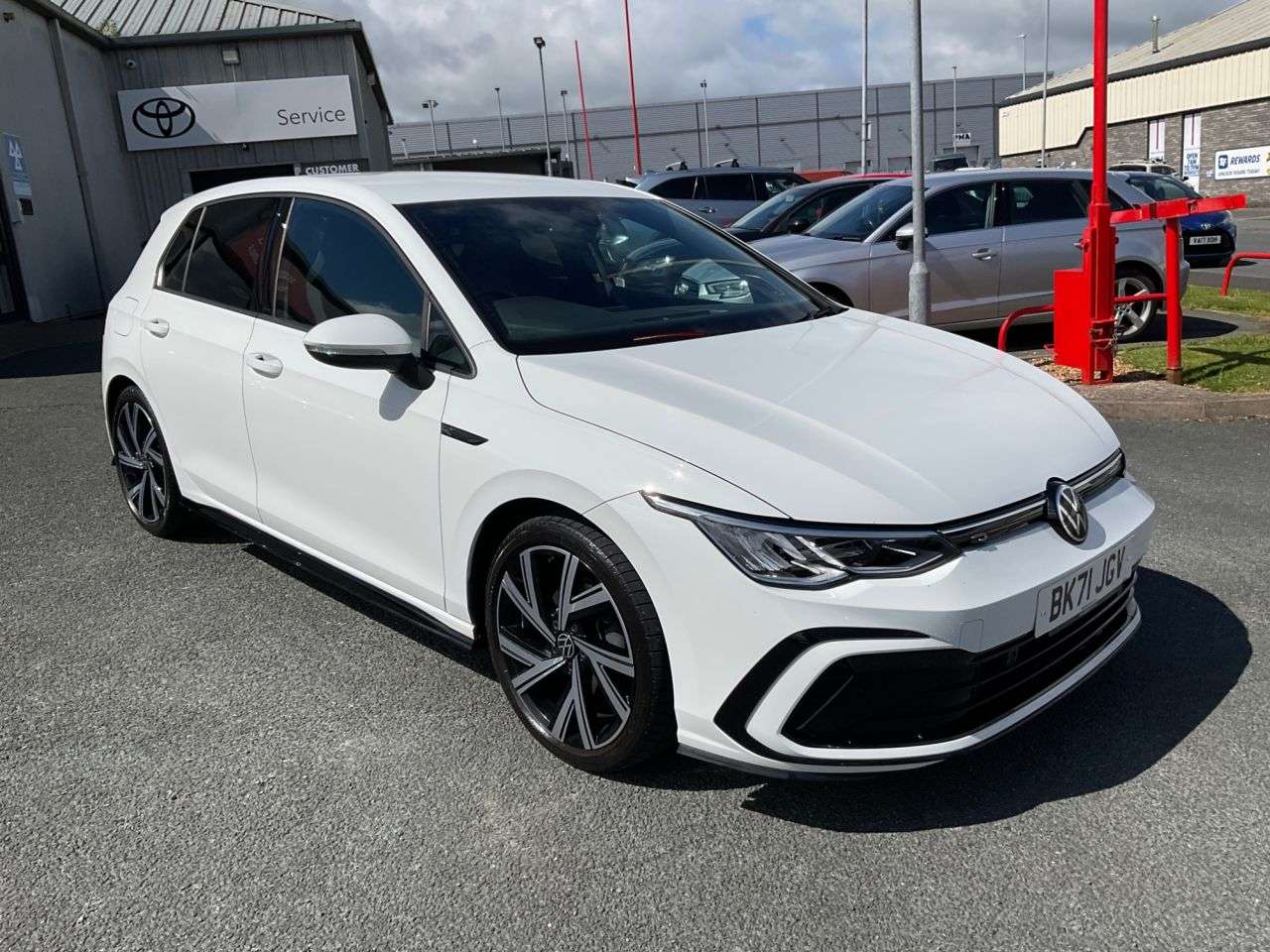 A 2021 VOLKSWAGEN GOLF 1.5 eTSI MHEV R-Line Hatchback 5dr Petrol Hybrid DSG Euro 6 (s/s) (150 ps) A 2021 VOLKSWAGEN GOLF 1.5 eTSI MHEV R-Line Hatchback 5dr Petrol Hybrid DSG Euro 6 (s/s) (150 ps)