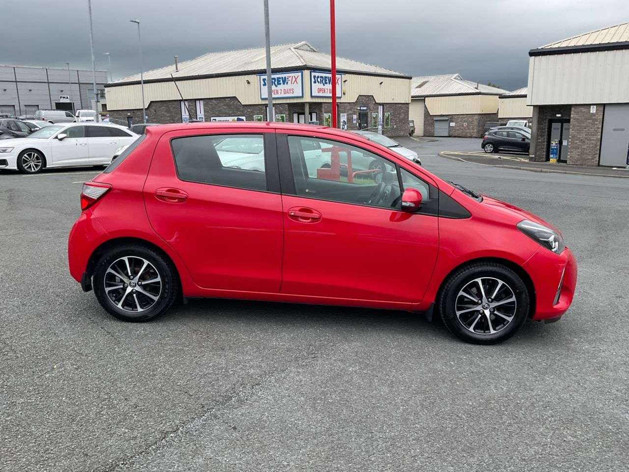 A 2019 TOYOTA YARIS 1.5 VVT-i Icon Tech Hatchback 5dr Petrol Manual Euro 6 (111 ps) Nav Camera A 2019 TOYOTA YARIS 1.5 VVT-i Icon Tech Hatchback 5dr Petrol Manual Euro 6 (111 ps) Nav Camera