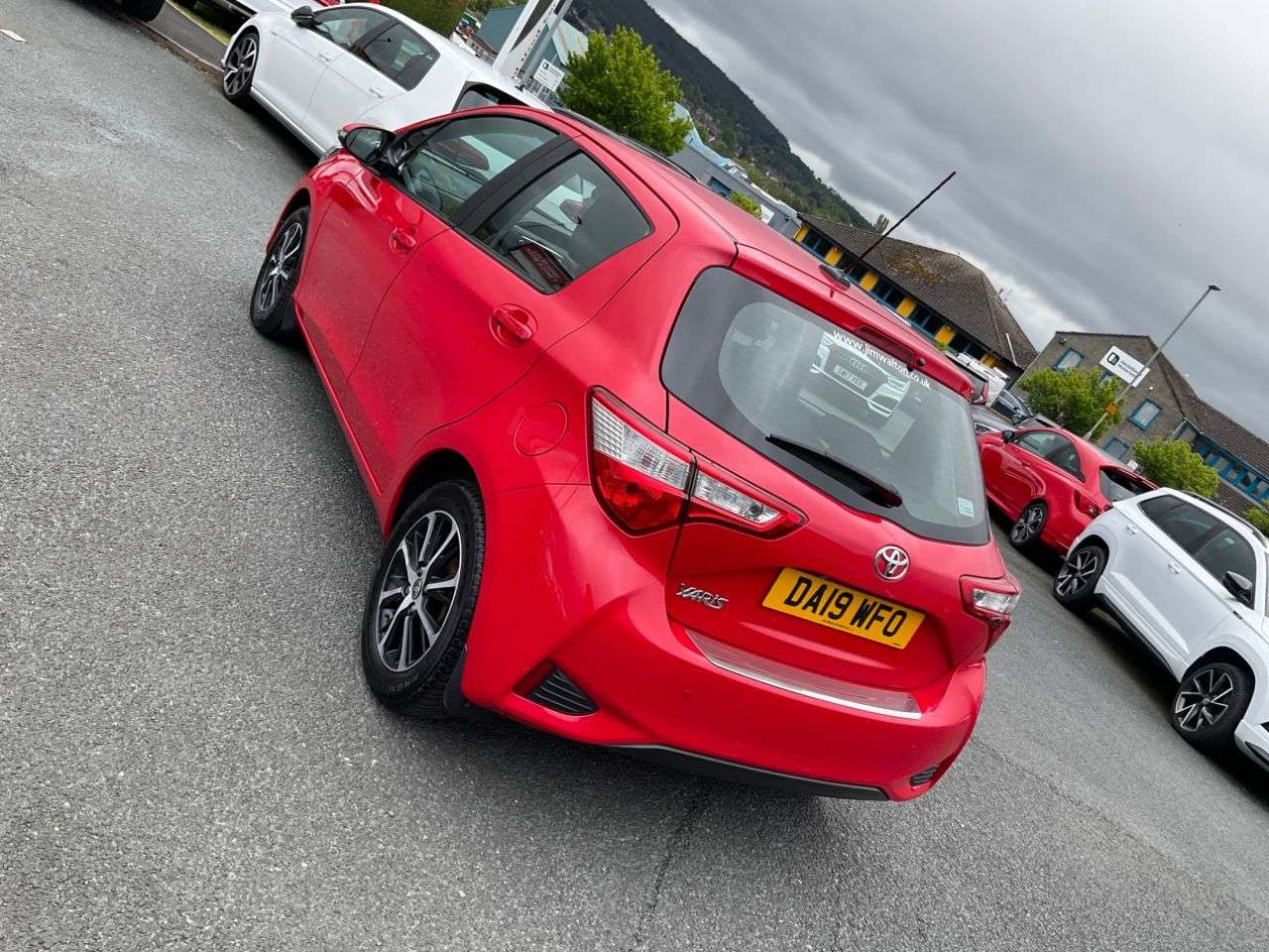 A 2019 TOYOTA YARIS 1.5 VVT-i Icon Tech Hatchback 5dr Petrol Manual Euro 6 (111 ps) Nav Camera A 2019 TOYOTA YARIS 1.5 VVT-i Icon Tech Hatchback 5dr Petrol Manual Euro 6 (111 ps) Nav Camera