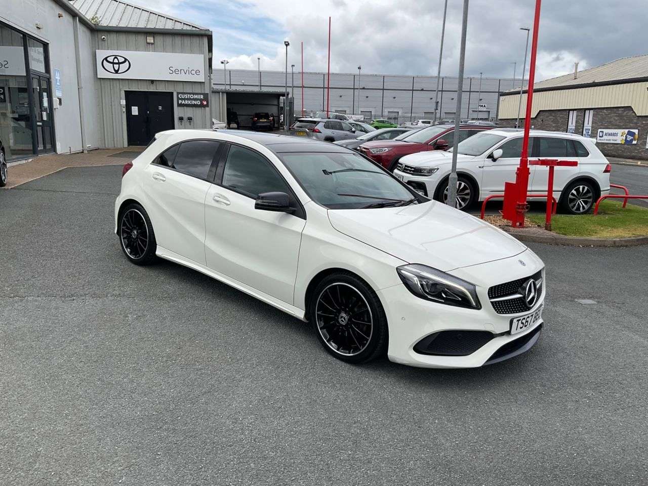 A 2017 MERCEDES-BENZ A-CLASS 2.1 A200d AMG Line (Premium Plus) Hatchback 5dr Diesel 7G-DCT Euro 6 (s/s) A 2017 MERCEDES-BENZ A-CLASS 2.1 A200d AMG Line (Premium Plus) Hatchback 5dr Diesel 7G-DCT Euro 6 (s/s)