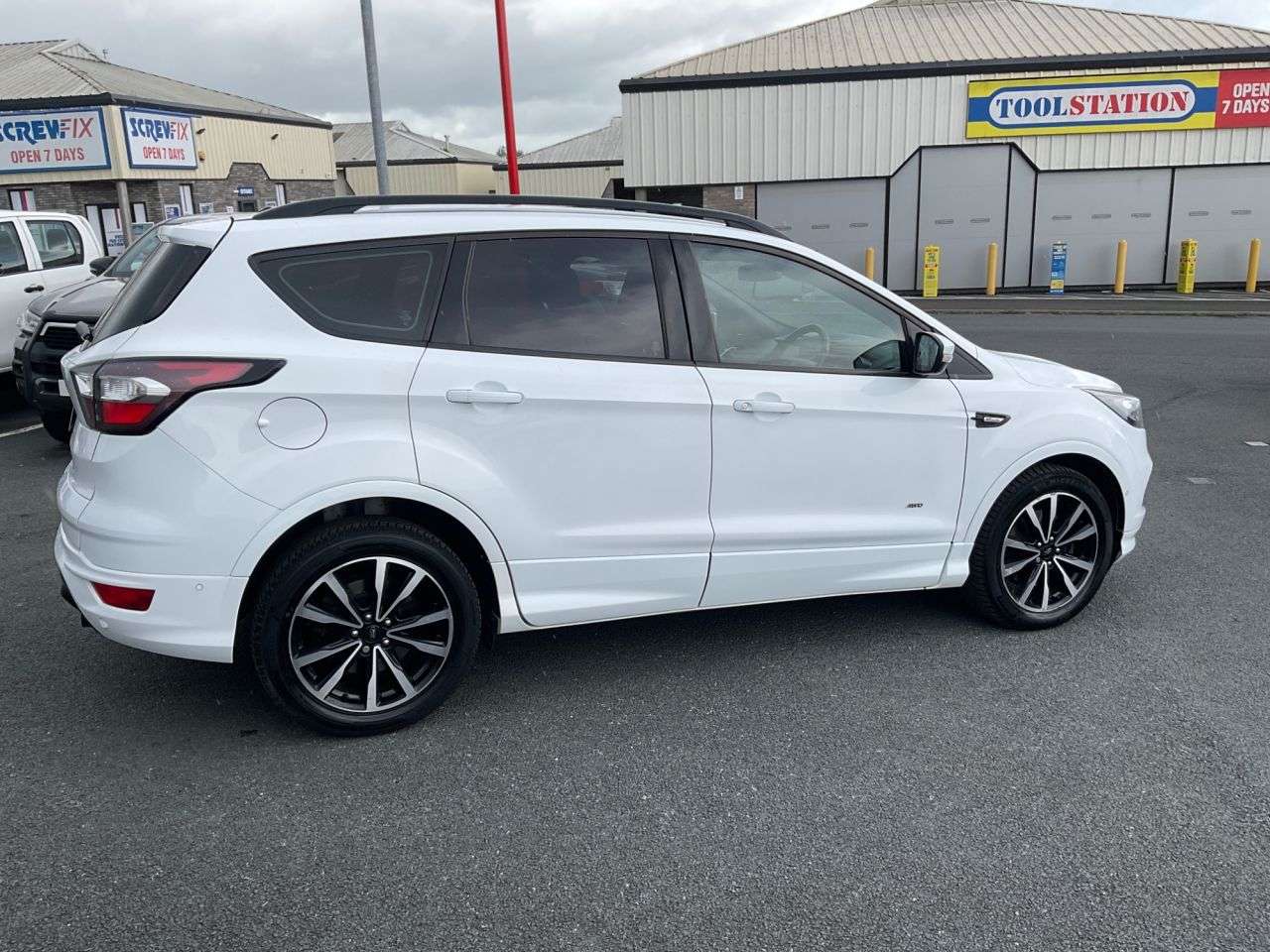 A 2017 FORD KUGA 2.0 TDCi EcoBlue ST-Line SUV 5dr Diesel Manual AWD Euro 6 (s/s) (180 ps) A 2017 FORD KUGA 2.0 TDCi EcoBlue ST-Line SUV 5dr Diesel Manual AWD Euro 6 (s/s) (180 ps)
