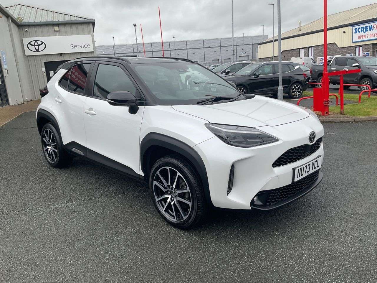 A 2023 TOYOTA YARIS CROSS 1.5 VVT-h GR SPORT SUV 5dr Petrol Hybrid E-CVT Euro 6 (s/s) (116 ps) A 2023 TOYOTA YARIS CROSS 1.5 VVT-h GR SPORT SUV 5dr Petrol Hybrid E-CVT Euro 6 (s/s) (116 ps)