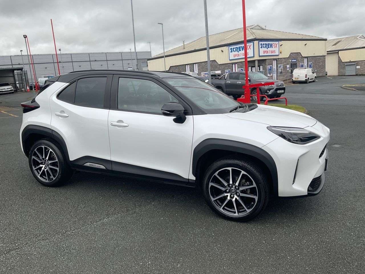 A 2023 TOYOTA YARIS CROSS 1.5 VVT-h GR SPORT SUV 5dr Petrol Hybrid E-CVT Euro 6 (s/s) (116 ps) A 2023 TOYOTA YARIS CROSS 1.5 VVT-h GR SPORT SUV 5dr Petrol Hybrid E-CVT Euro 6 (s/s) (116 ps)
