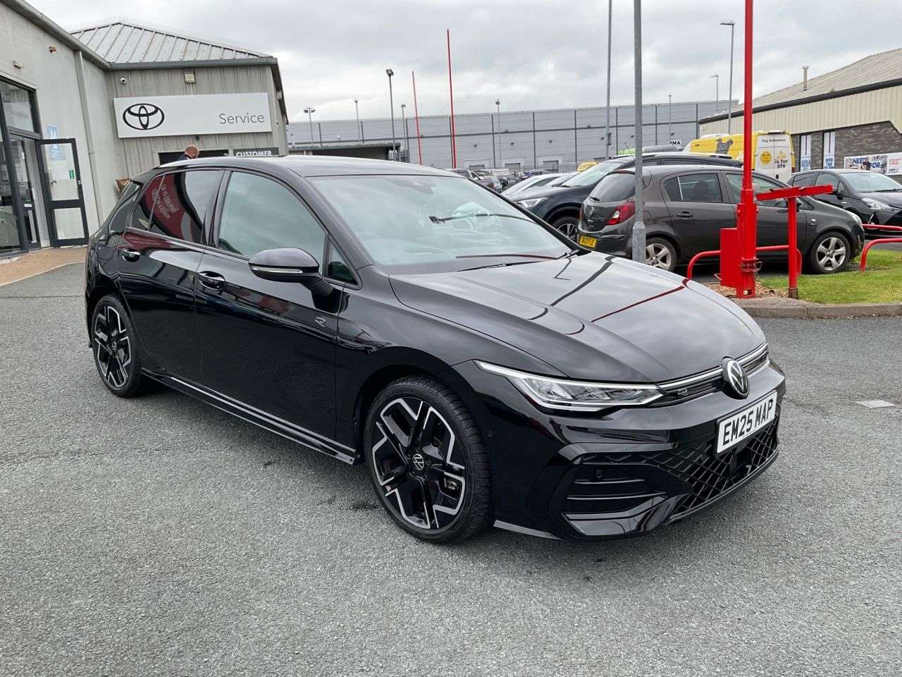 A 2025 VOLKSWAGEN GOLF 1.5 eTSI MHEV R-Line Hatchback 5dr Petrol Hybrid DSG Euro 6 (s/s) (150 ps) A 2025 VOLKSWAGEN GOLF 1.5 eTSI MHEV R-Line Hatchback 5dr Petrol Hybrid DSG Euro 6 (s/s) (150 ps)