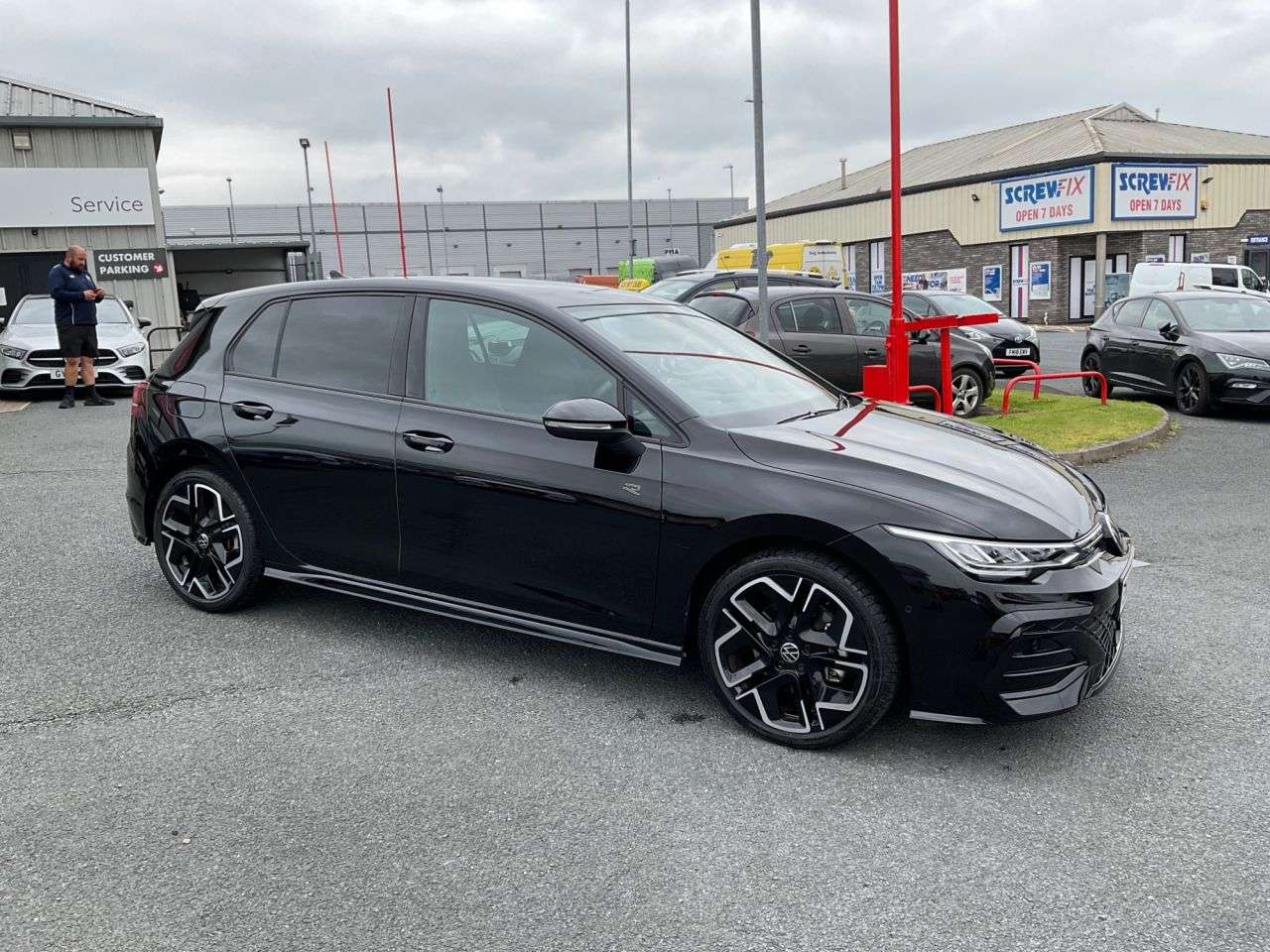 A 2025 VOLKSWAGEN GOLF 1.5 eTSI MHEV R-Line Hatchback 5dr Petrol Hybrid DSG Euro 6 (s/s) (150 ps) A 2025 VOLKSWAGEN GOLF 1.5 eTSI MHEV R-Line Hatchback 5dr Petrol Hybrid DSG Euro 6 (s/s) (150 ps)