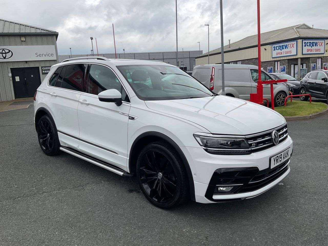 A 2019 VOLKSWAGEN TIGUAN 2.0 BiTDI R-Line Tech SUV 5dr Diesel DSG 4Motion Euro 6 (s/s) (240 ps) A 2019 VOLKSWAGEN TIGUAN 2.0 BiTDI R-Line Tech SUV 5dr Diesel DSG 4Motion Euro 6 (s/s) (240 ps)