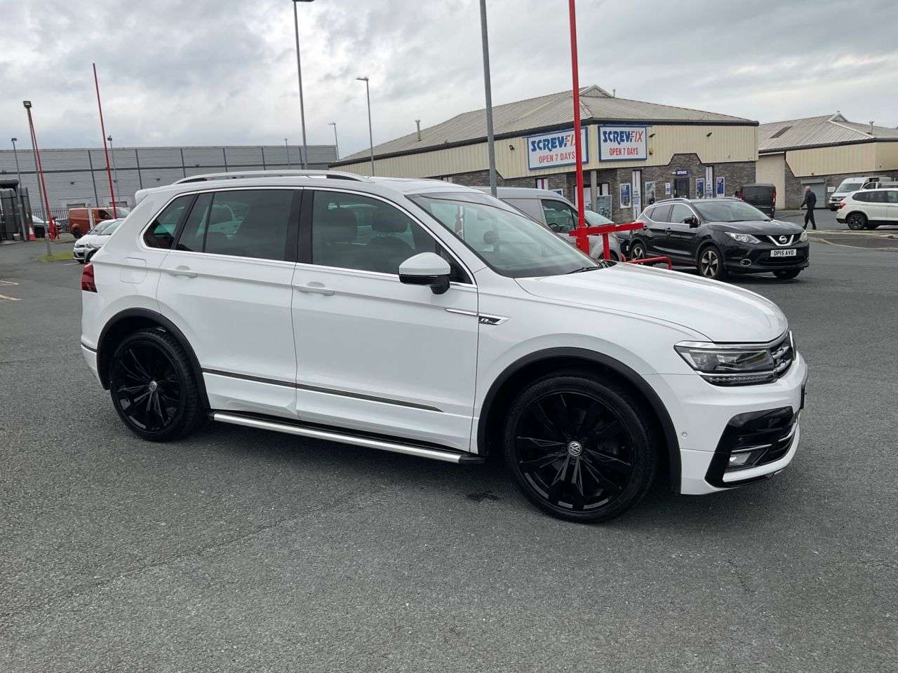 A 2019 VOLKSWAGEN TIGUAN 2.0 BiTDI R-Line Tech SUV 5dr Diesel DSG 4Motion Euro 6 (s/s) (240 ps) A 2019 VOLKSWAGEN TIGUAN 2.0 BiTDI R-Line Tech SUV 5dr Diesel DSG 4Motion Euro 6 (s/s) (240 ps)