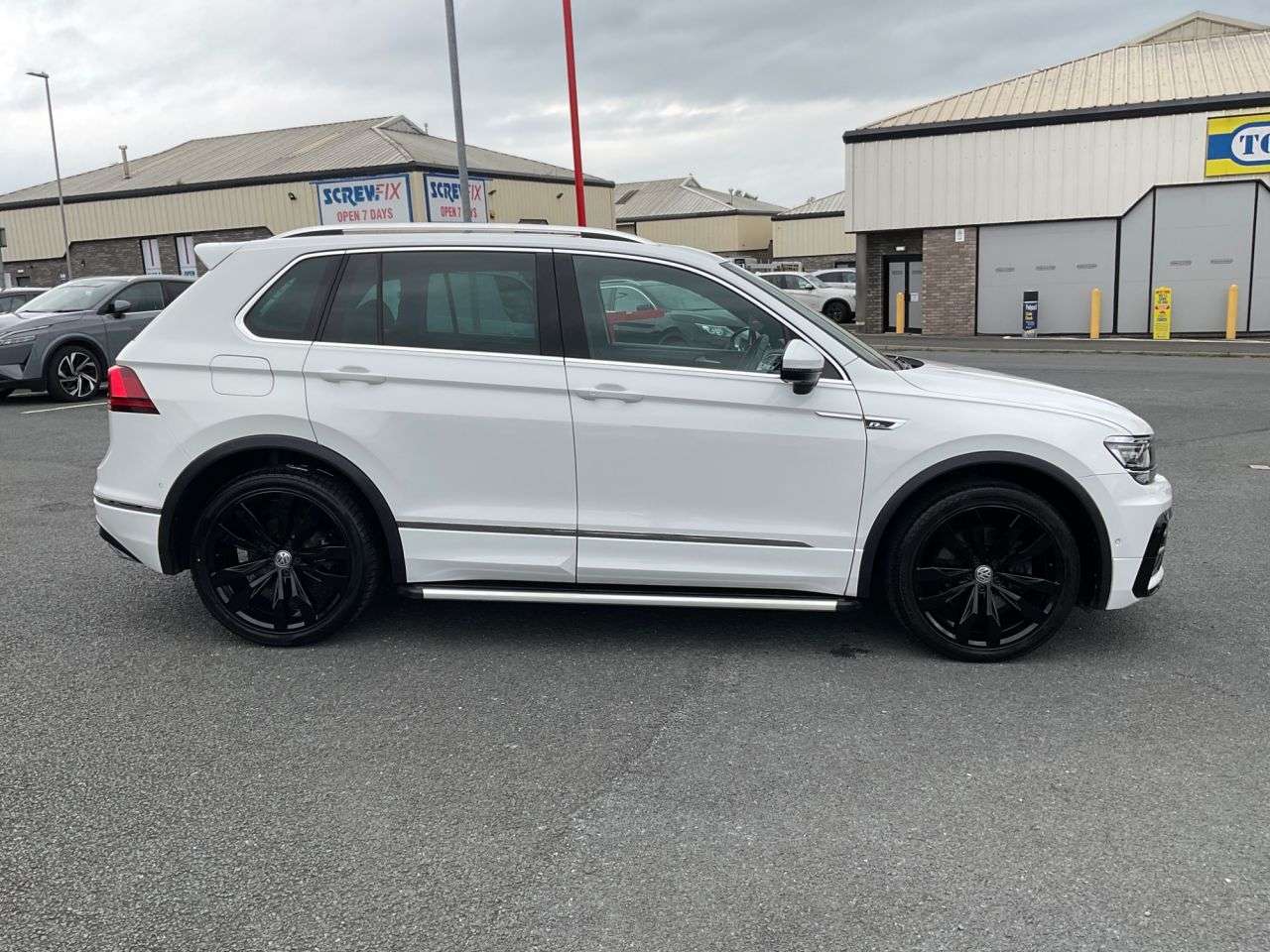 A 2019 VOLKSWAGEN TIGUAN 2.0 BiTDI R-Line Tech SUV 5dr Diesel DSG 4Motion Euro 6 (s/s) (240 ps) A 2019 VOLKSWAGEN TIGUAN 2.0 BiTDI R-Line Tech SUV 5dr Diesel DSG 4Motion Euro 6 (s/s) (240 ps)