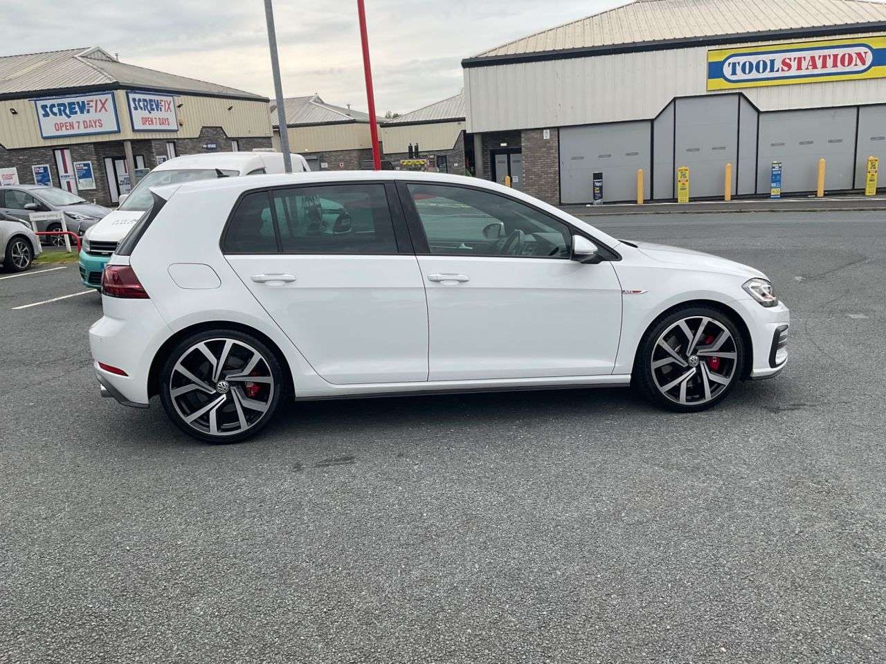 A 2020 VOLKSWAGEN GOLF 2.0 TSI GPF GTI Performance Hatchback 5dr Petrol DSG Euro 6 (s/s) (245 ps) A 2020 VOLKSWAGEN GOLF 2.0 TSI GPF GTI Performance Hatchback 5dr Petrol DSG Euro 6 (s/s) (245 ps)