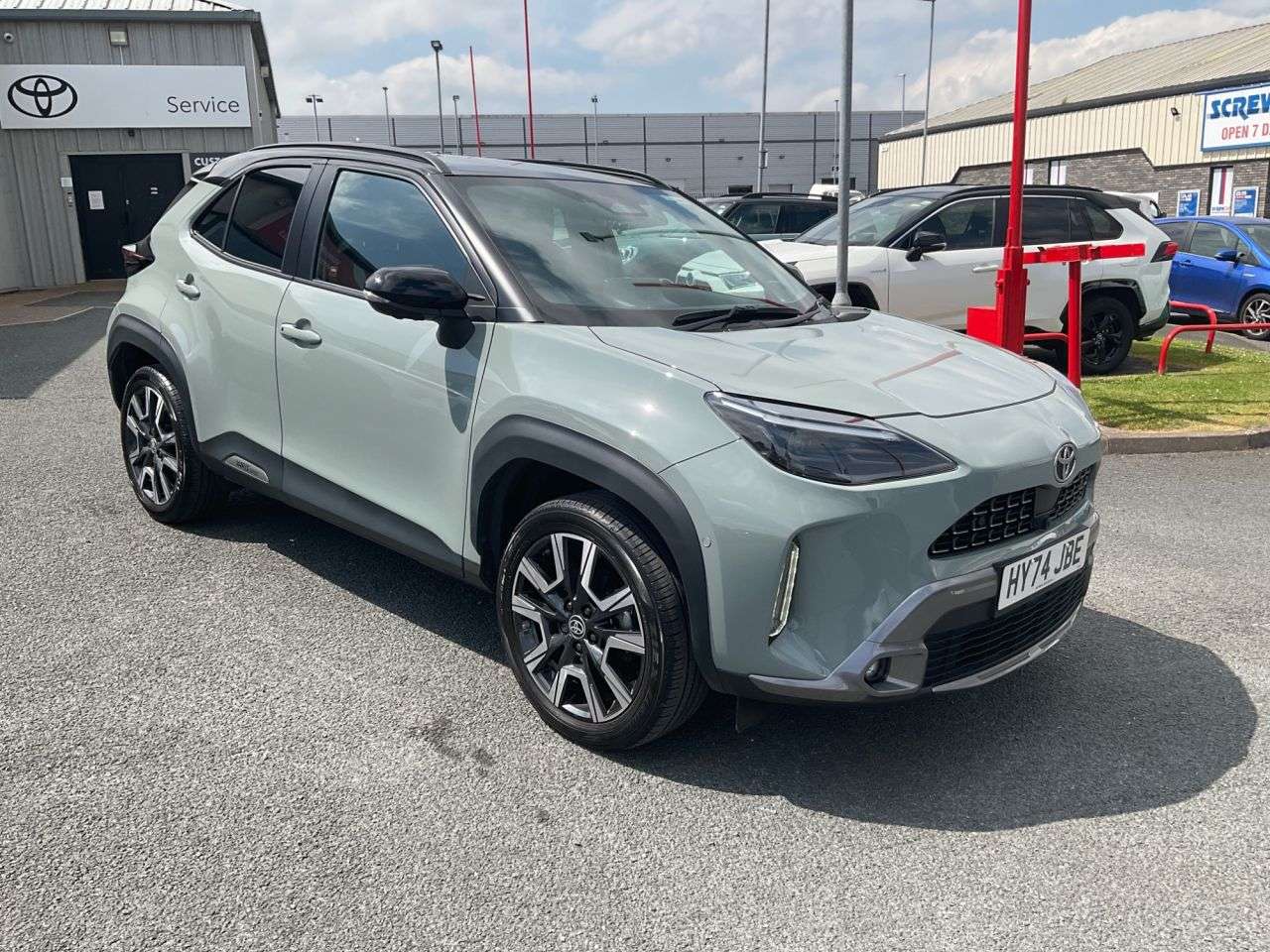 A 2024 TOYOTA YARIS CROSS 1.5 VVT-h Premiere Edition SUV 5dr Petrol Hybrid E-CVT Euro 6 (s/s) (130 ps A 2024 TOYOTA YARIS CROSS 1.5 VVT-h Premiere Edition SUV 5dr Petrol Hybrid E-CVT Euro 6 (s/s) (130 ps