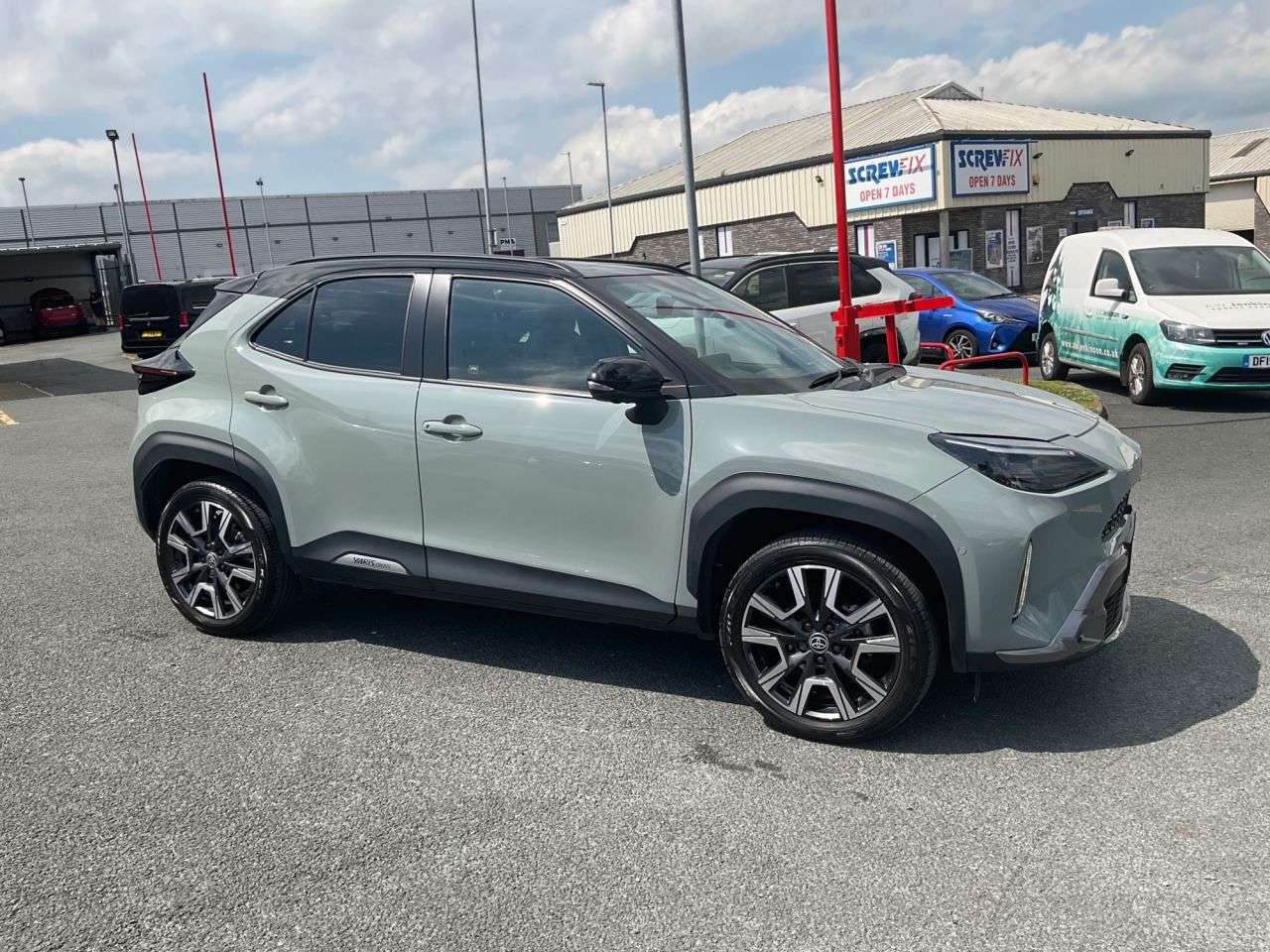 A 2024 TOYOTA YARIS CROSS 1.5 VVT-h Premiere Edition SUV 5dr Petrol Hybrid E-CVT Euro 6 (s/s) (130 ps A 2024 TOYOTA YARIS CROSS 1.5 VVT-h Premiere Edition SUV 5dr Petrol Hybrid E-CVT Euro 6 (s/s) (130 ps