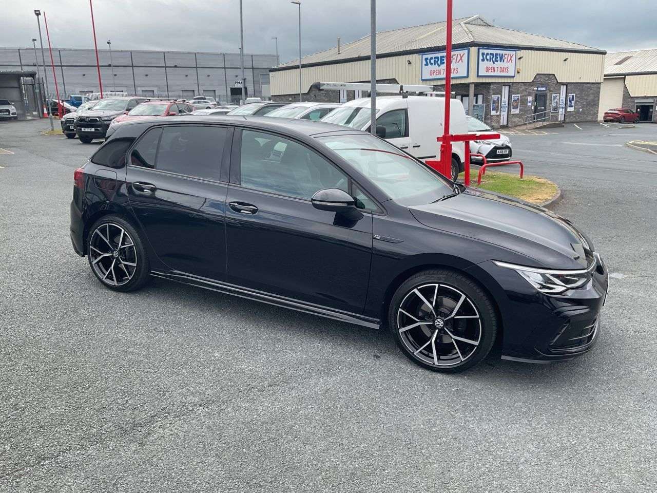 A 2020 VOLKSWAGEN GOLF 1.5 eTSI MHEV R-Line Hatchback 5dr Petrol Hybrid DSG Euro 6 (s/s) (150 ps) A 2020 VOLKSWAGEN GOLF 1.5 eTSI MHEV R-Line Hatchback 5dr Petrol Hybrid DSG Euro 6 (s/s) (150 ps)