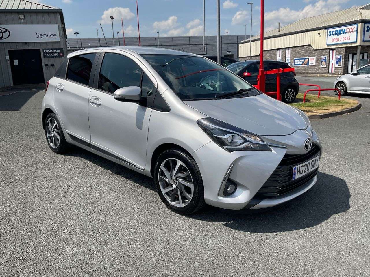 A 2020 TOYOTA YARIS 1.5 VVT-i Y20 Bi-tone Hatchback 5dr Petrol CVT Euro 6 (111 ps) A 2020 TOYOTA YARIS 1.5 VVT-i Y20 Bi-tone Hatchback 5dr Petrol CVT Euro 6 (111 ps)