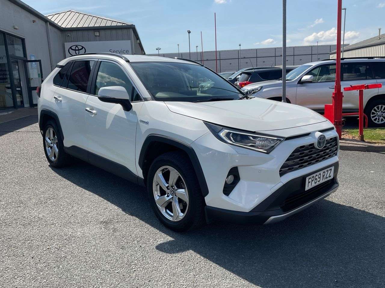 A 2019 TOYOTA RAV4 2.5 VVT-h Excel SUV 5dr Petrol Hybrid CVT 4WD Euro 6 (s/s) (222 ps) A 2019 TOYOTA RAV4 2.5 VVT-h Excel SUV 5dr Petrol Hybrid CVT 4WD Euro 6 (s/s) (222 ps)