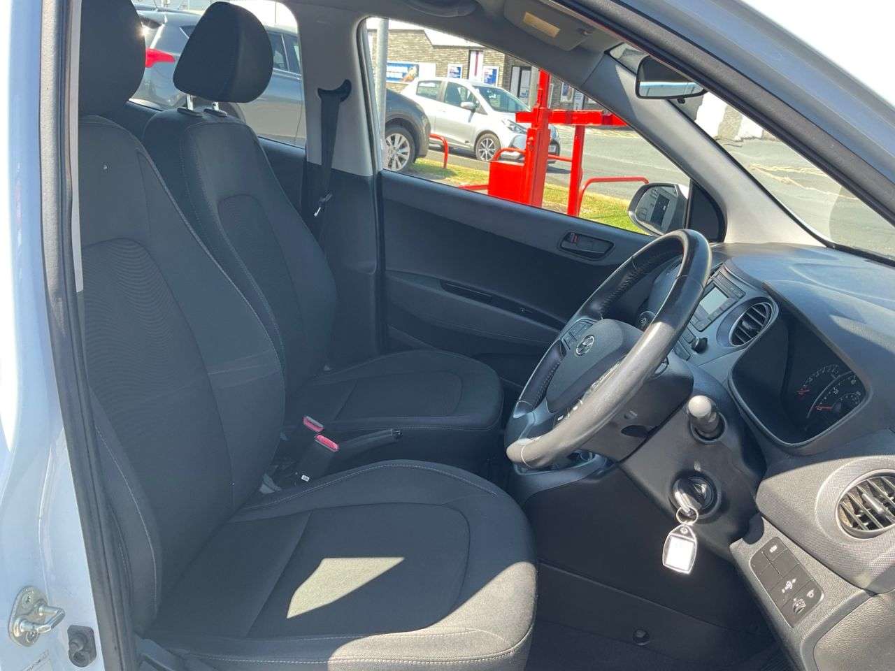 A 2019 HYUNDAI I10 1.0 SE Hatchback 5dr Petrol Manual Euro 6 (67 ps) A 2019 HYUNDAI I10 1.0 SE Hatchback 5dr Petrol Manual Euro 6 (67 ps)
