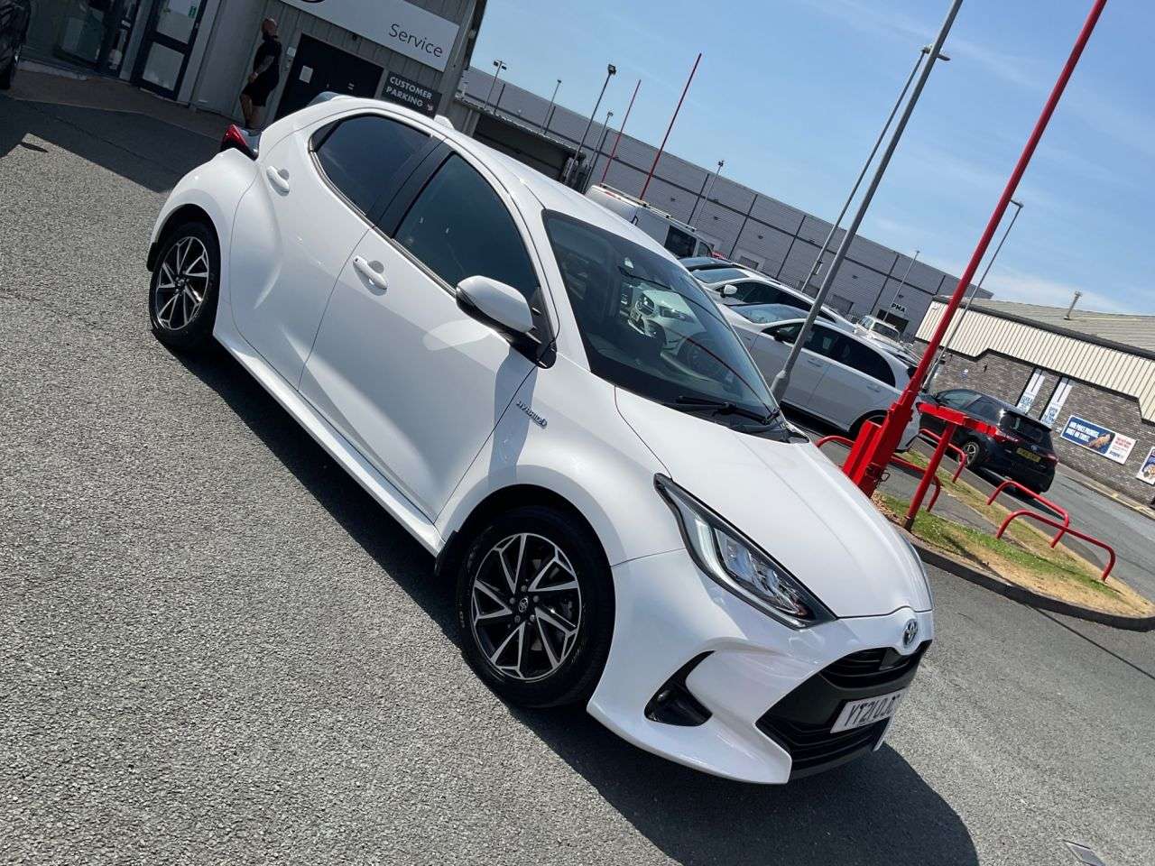 A 2021 TOYOTA YARIS 1.5 VVT-h Design Hatchback 5dr Petrol Hybrid E-CVT Euro 6 (s/s) (116 ps) Cr A 2021 TOYOTA YARIS 1.5 VVT-h Design Hatchback 5dr Petrol Hybrid E-CVT Euro 6 (s/s) (116 ps) Cr