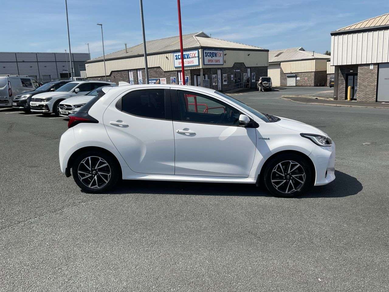 A 2021 TOYOTA YARIS 1.5 VVT-h Design Hatchback 5dr Petrol Hybrid E-CVT Euro 6 (s/s) (116 ps) Cr A 2021 TOYOTA YARIS 1.5 VVT-h Design Hatchback 5dr Petrol Hybrid E-CVT Euro 6 (s/s) (116 ps) Cr
