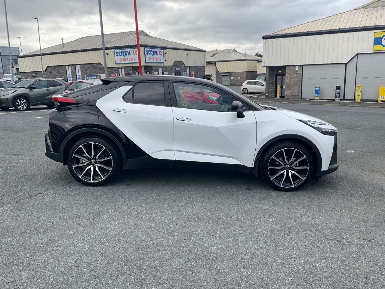 A 2026 TOYOTA C-HR 2.0 VVT-h GR SPORT SUV 5dr Petrol Hybrid CVT Euro 6 (s/s) (197 ps) Camera K A 2026 TOYOTA C-HR 2.0 VVT-h GR SPORT SUV 5dr Petrol Hybrid CVT Euro 6 (s/s) (197 ps) Camera K