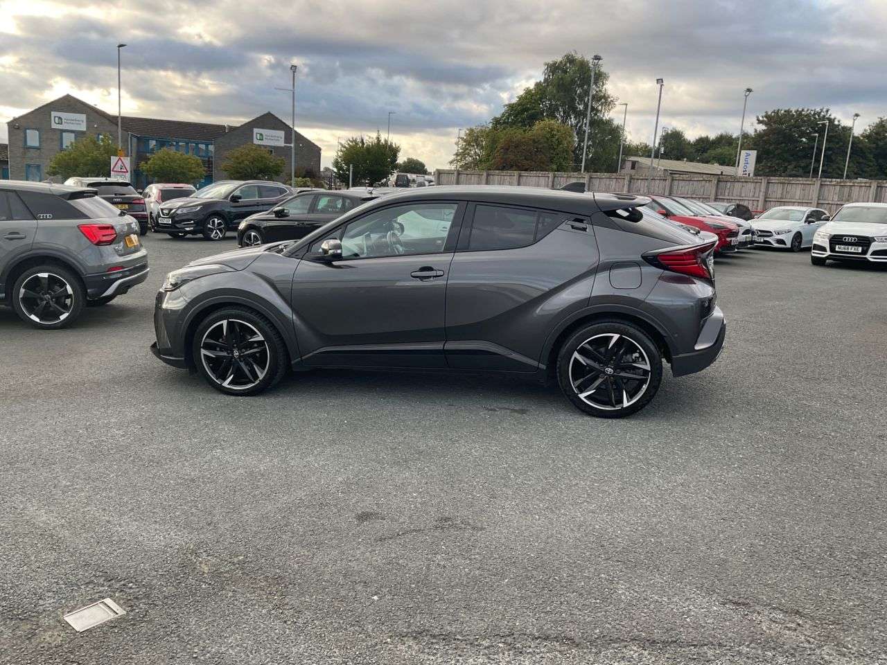 2023 TOYOTA C-HR 2023 TOYOTA C-HR