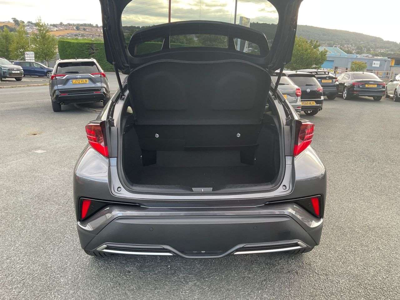 2023 TOYOTA C-HR 2023 TOYOTA C-HR