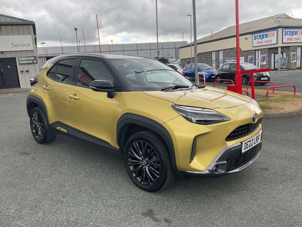 A 2022 TOYOTA YARIS CROSS 1.5 VVT-h Dynamic SUV 5dr Petrol Hybrid E-CVT Euro 6 (s/s) (116 ps) A 2022 TOYOTA YARIS CROSS 1.5 VVT-h Dynamic SUV 5dr Petrol Hybrid E-CVT Euro 6 (s/s) (116 ps)