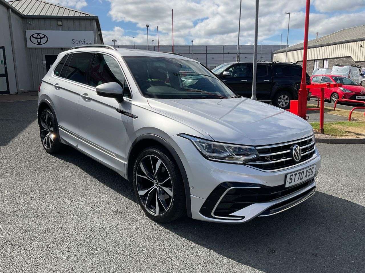 A 2021 VOLKSWAGEN TIGUAN 2.0 TDI R-Line SUV 5dr Diesel DSG 4Motion Euro 6 (s/s) (150 ps) Sensors Pan A 2021 VOLKSWAGEN TIGUAN 2.0 TDI R-Line SUV 5dr Diesel DSG 4Motion Euro 6 (s/s) (150 ps) Sensors Pan