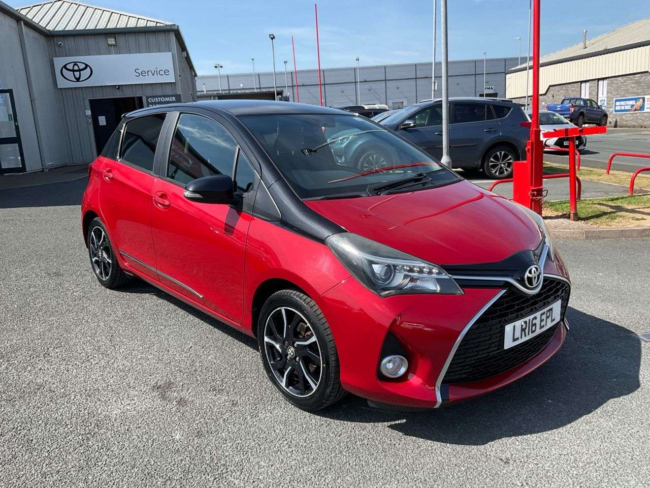 A 2016 TOYOTA YARIS 1.33 Dual VVT-i Design Hatchback 5dr Petrol Manual Euro 6 (99 ps) A 2016 TOYOTA YARIS 1.33 Dual VVT-i Design Hatchback 5dr Petrol Manual Euro 6 (99 ps)