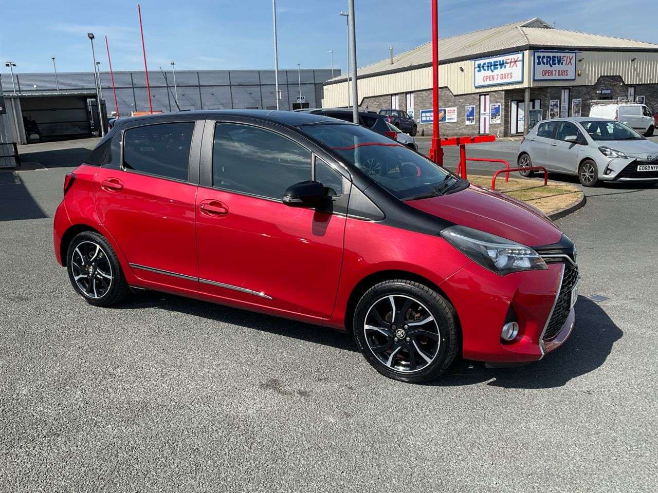 A 2016 TOYOTA YARIS 1.33 Dual VVT-i Design Hatchback 5dr Petrol Manual Euro 6 (99 ps) A 2016 TOYOTA YARIS 1.33 Dual VVT-i Design Hatchback 5dr Petrol Manual Euro 6 (99 ps)