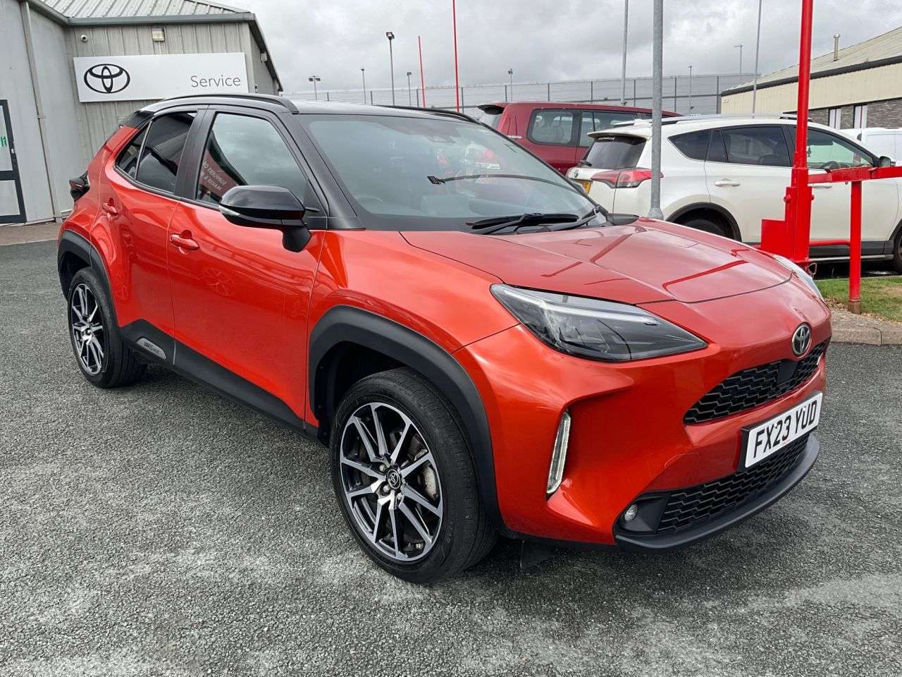 A 2023 TOYOTA YARIS CROSS 1.5 VVT-h GR SPORT SUV 5dr Petrol Hybrid E-CVT Euro 6 (s/s) (116 ps) A 2023 TOYOTA YARIS CROSS 1.5 VVT-h GR SPORT SUV 5dr Petrol Hybrid E-CVT Euro 6 (s/s) (116 ps)