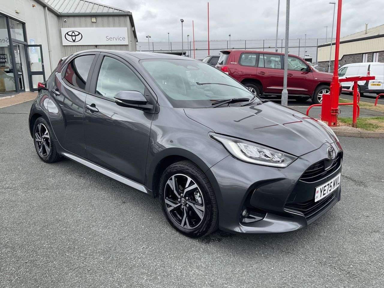 A 2025 TOYOTA YARIS 1.5 VVT-h Design Hatchback 5dr Petrol Hybrid E-CVT Euro 6 (s/s) (116 ps) A 2025 TOYOTA YARIS 1.5 VVT-h Design Hatchback 5dr Petrol Hybrid E-CVT Euro 6 (s/s) (116 ps)