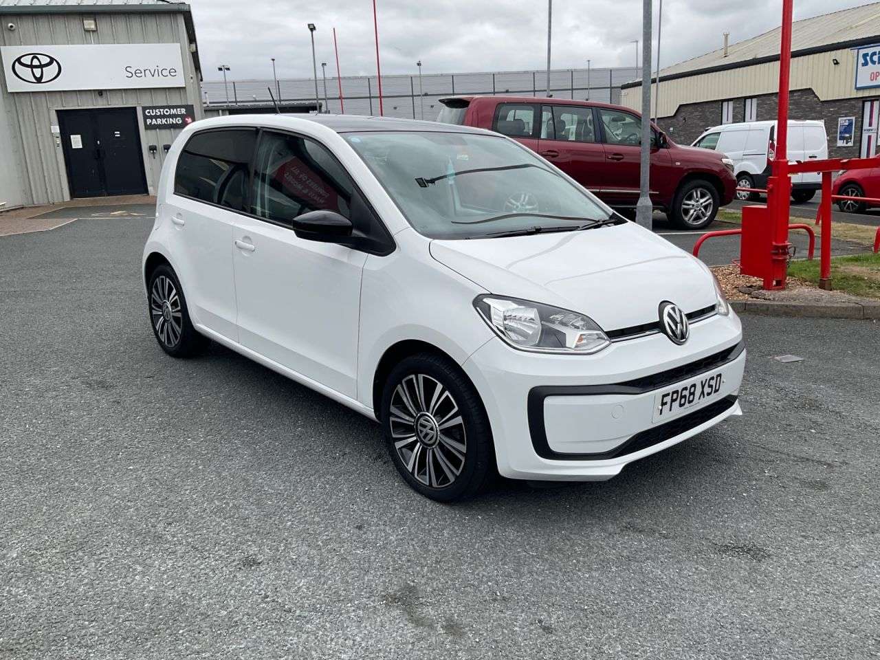 A 2018 VOLKSWAGEN UP! 1.0 Move up! Hatchback 5dr Petrol Manual Euro 6 (s/s) (60 ps) A 2018 VOLKSWAGEN UP! 1.0 Move up! Hatchback 5dr Petrol Manual Euro 6 (s/s) (60 ps)