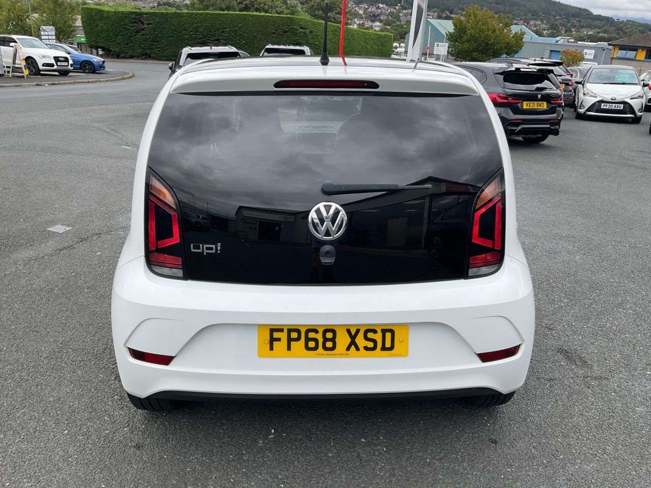 A 2018 VOLKSWAGEN UP! 1.0 Move up! Hatchback 5dr Petrol Manual Euro 6 (s/s) (60 ps) A 2018 VOLKSWAGEN UP! 1.0 Move up! Hatchback 5dr Petrol Manual Euro 6 (s/s) (60 ps)
