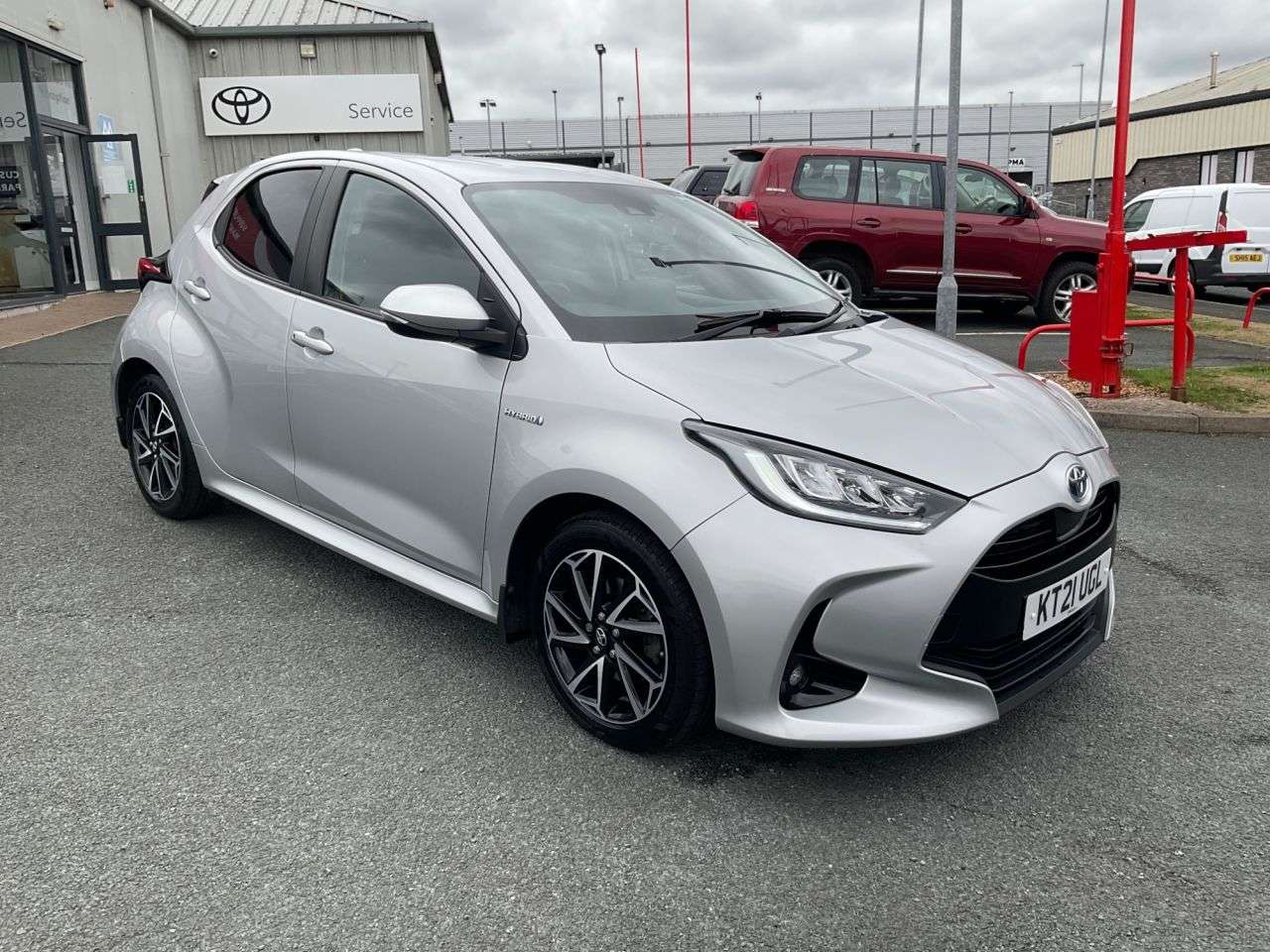 A 2021 TOYOTA YARIS 1.5 VVT-h Design Hatchback 5dr Petrol Hybrid E-CVT Euro 6 (s/s) (116 ps) Ca A 2021 TOYOTA YARIS 1.5 VVT-h Design Hatchback 5dr Petrol Hybrid E-CVT Euro 6 (s/s) (116 ps) Ca