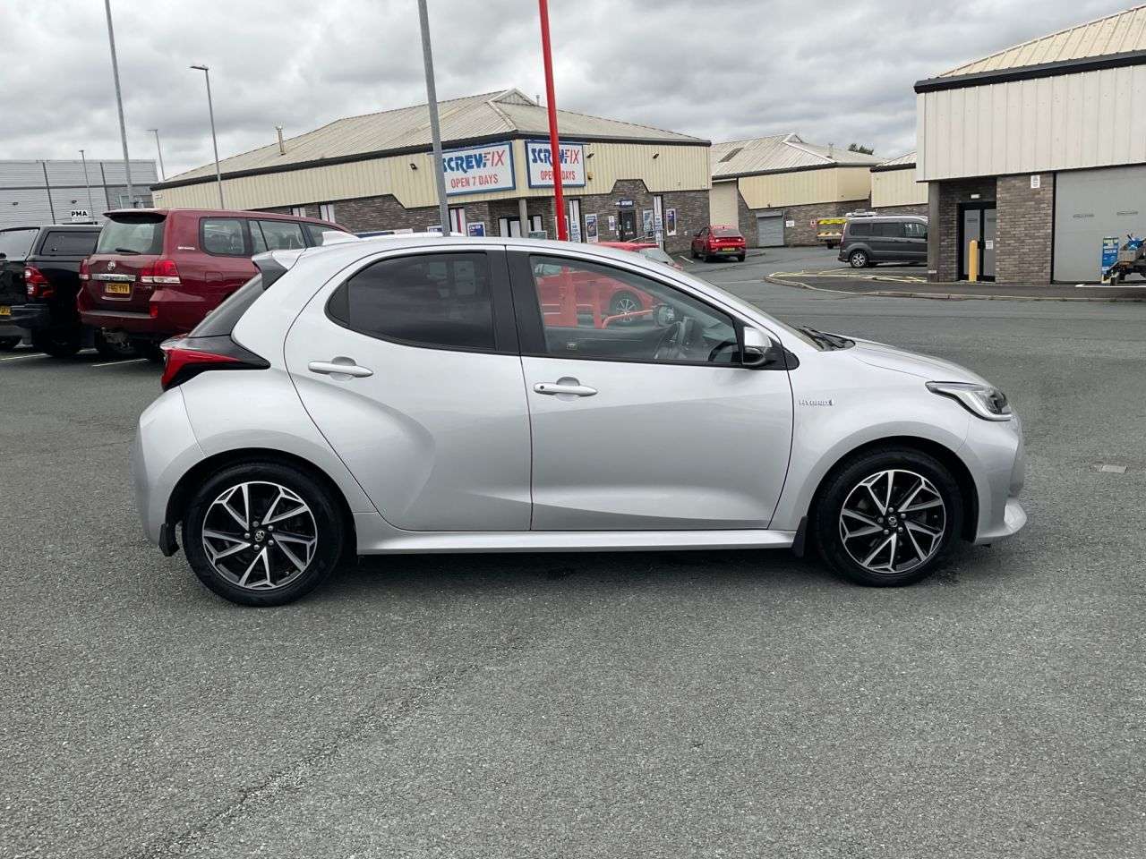 A 2021 TOYOTA YARIS 1.5 VVT-h Design Hatchback 5dr Petrol Hybrid E-CVT Euro 6 (s/s) (116 ps) Ca A 2021 TOYOTA YARIS 1.5 VVT-h Design Hatchback 5dr Petrol Hybrid E-CVT Euro 6 (s/s) (116 ps) Ca